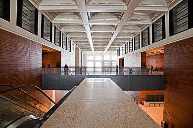 《Apex英雄》新传奇“变幻”宣传片 预计下赛季上线